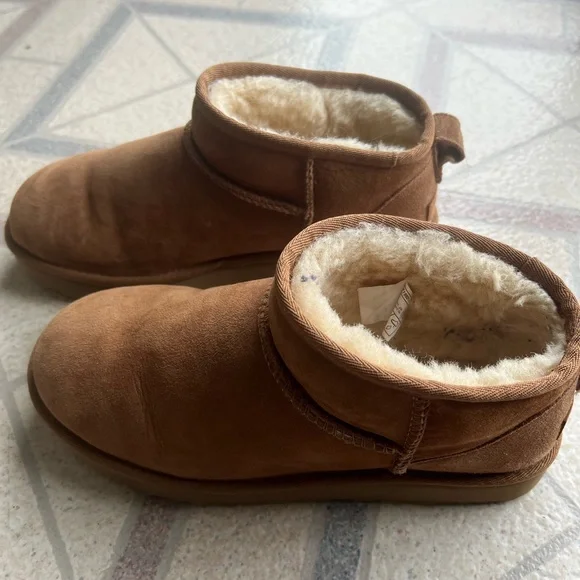 UGG Tan Winter Boots - Picture 6 of 6